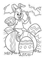 coloriage le lapin peint les oeufs de paques
